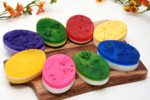 Soap Bee & Honeycomb Set of 3 – Handmade Vegan Soap Bars, Shea Butter Natural Paraben-Free Luxury Honey Soap for Hand and Body, Gift Boxed